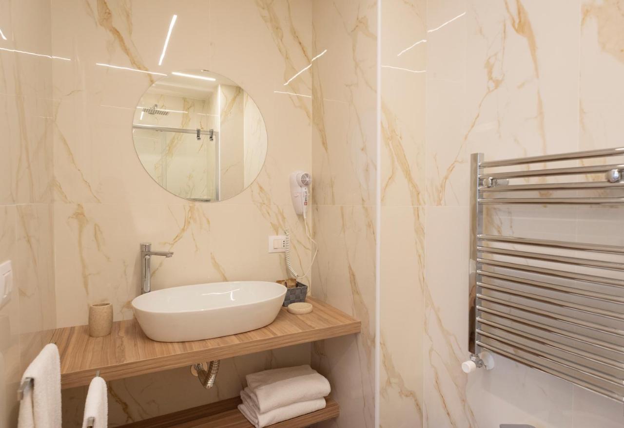 Toledo3 Hotel Наполи Екстериор снимка