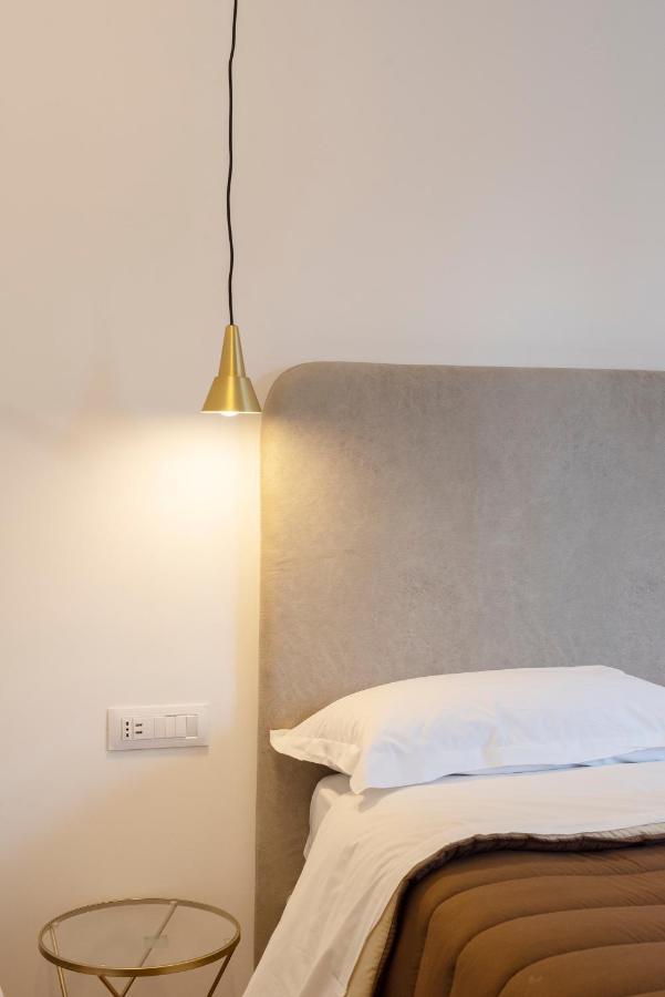 Toledo3 Hotel Наполи Екстериор снимка