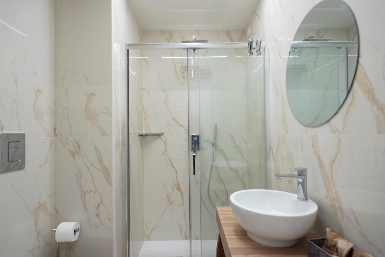 Toledo3 Hotel Наполи Екстериор снимка