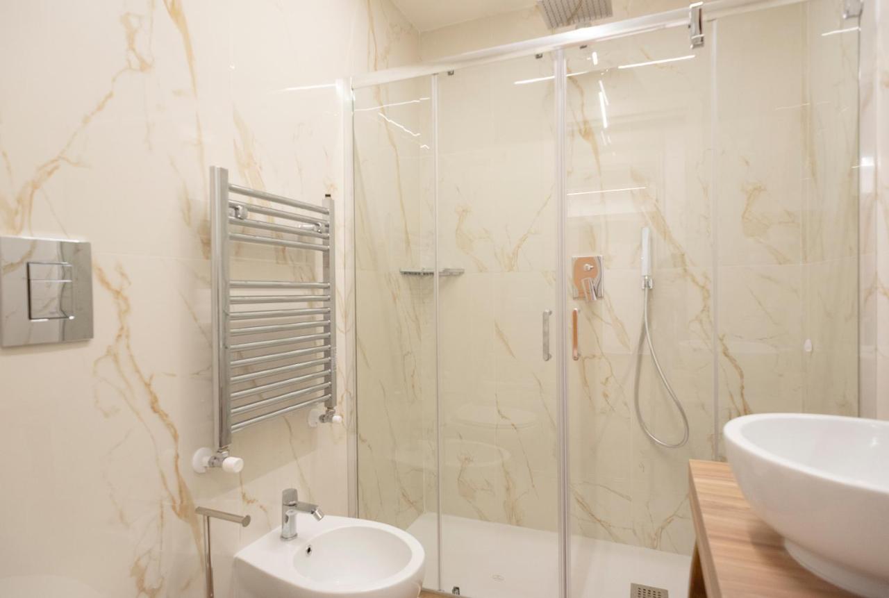 Toledo3 Hotel Наполи Екстериор снимка