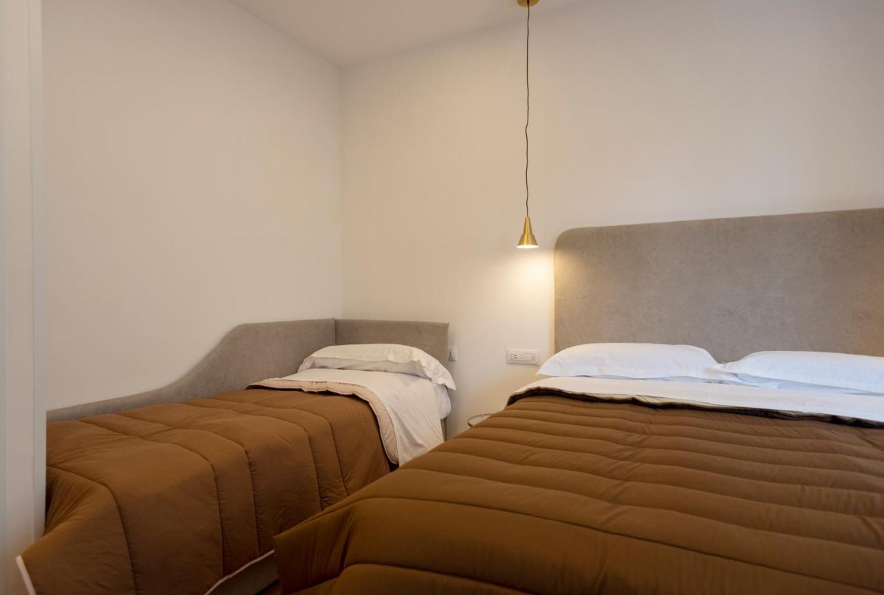 Toledo3 Hotel Наполи Екстериор снимка