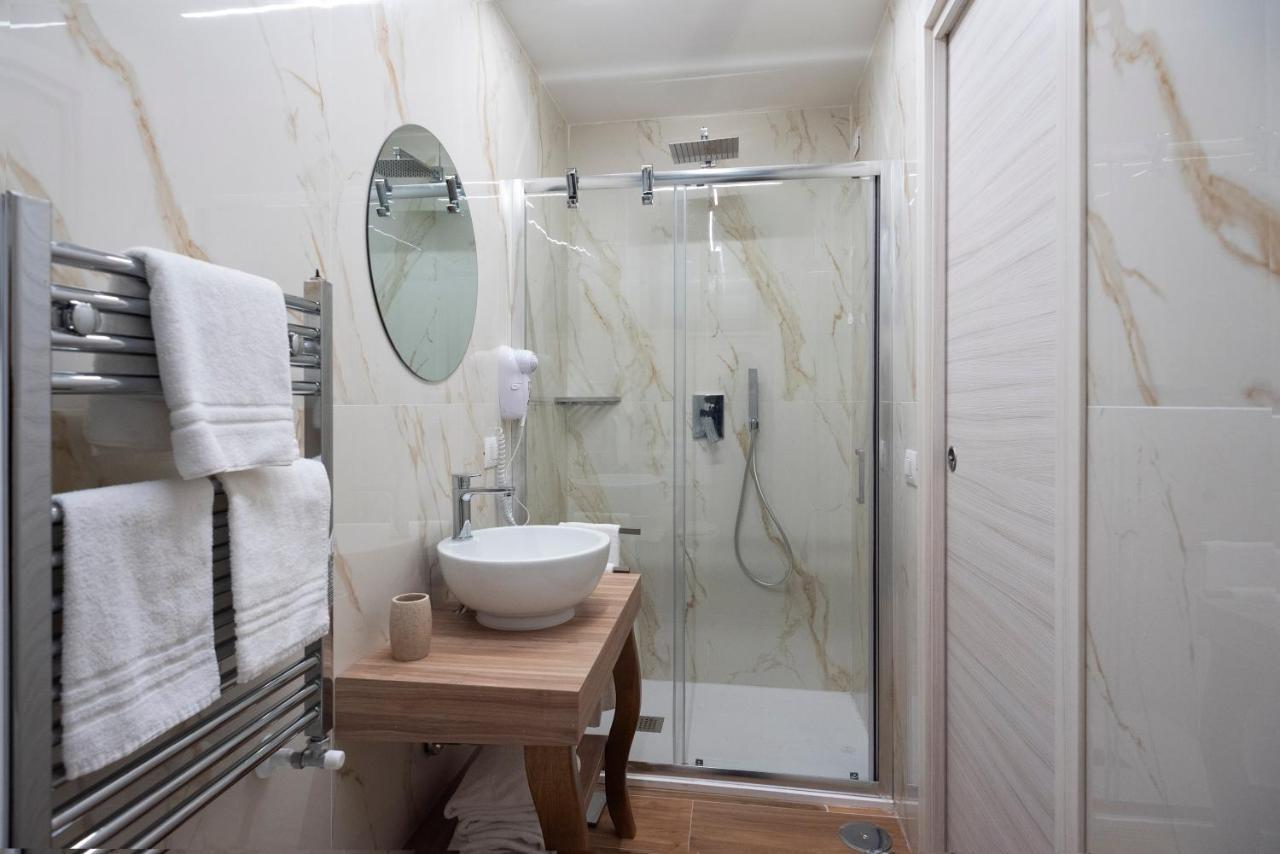 Toledo3 Hotel Наполи Екстериор снимка